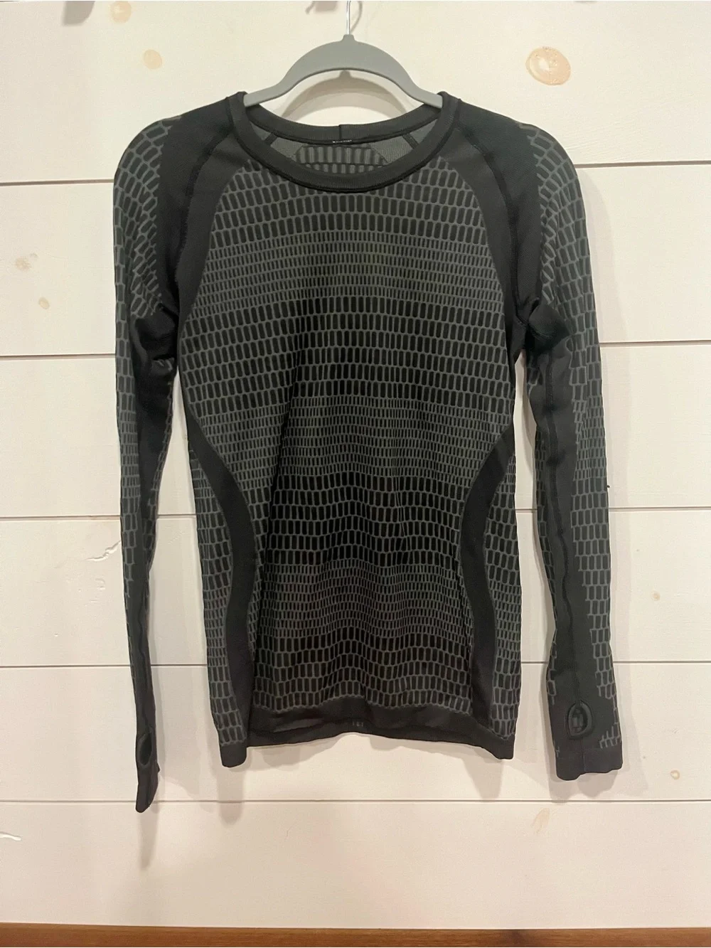 lululemon athletica Women’s Long Sleeve Crew in Black and Gray Pattern